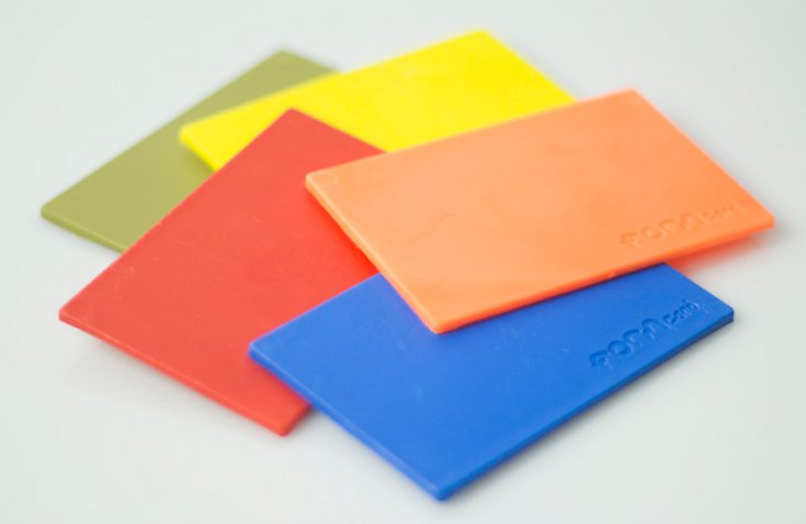 FORMcard-bioplastic_Peter-Marigold_Kickstarter_dezeen_936_17