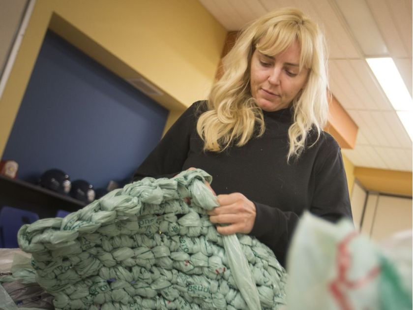 Upcycling Sleeping Mats For City S Homeless Made From Plastic