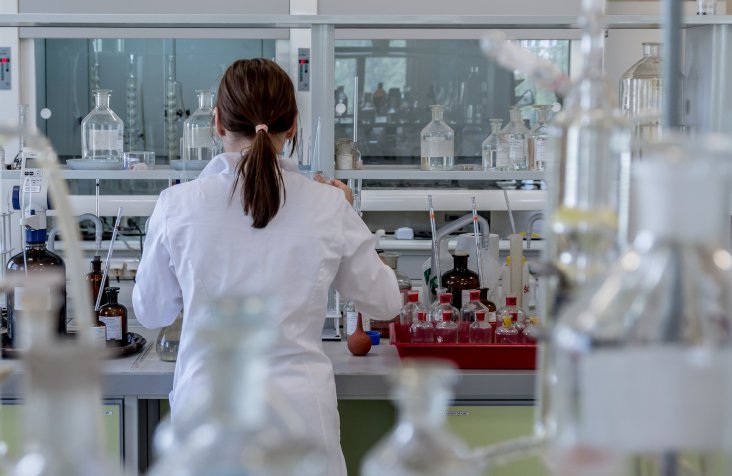 laboratory-2815641_1920 (1)