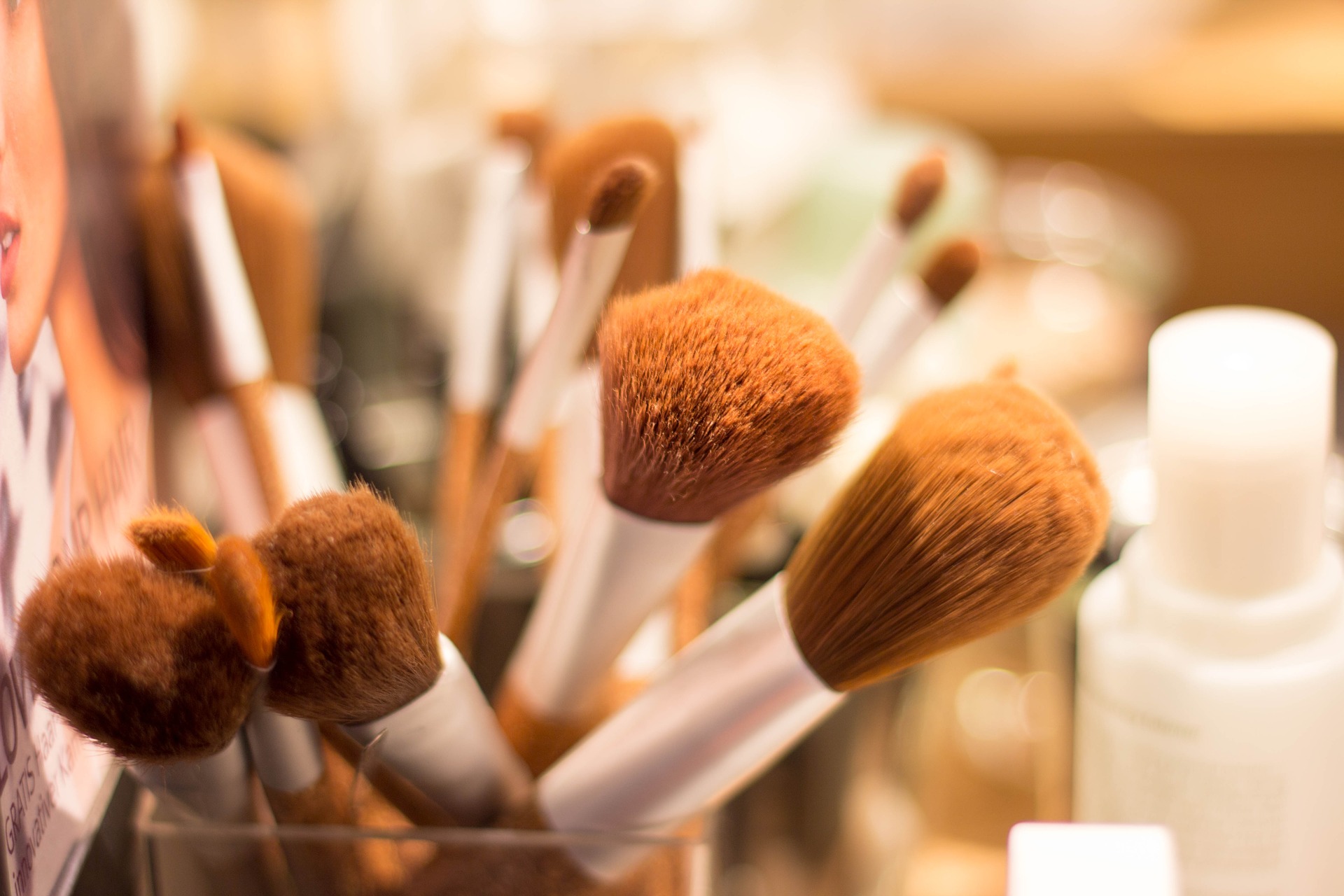 brush-3408995_1920