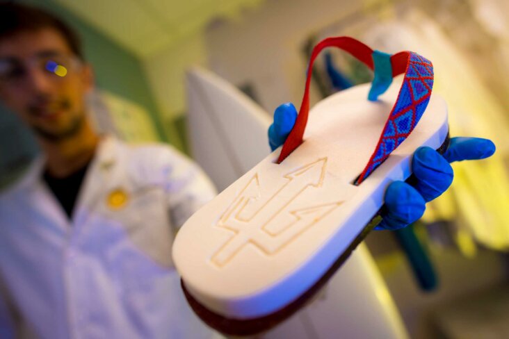 ucsd-algae-flip-flops-hero